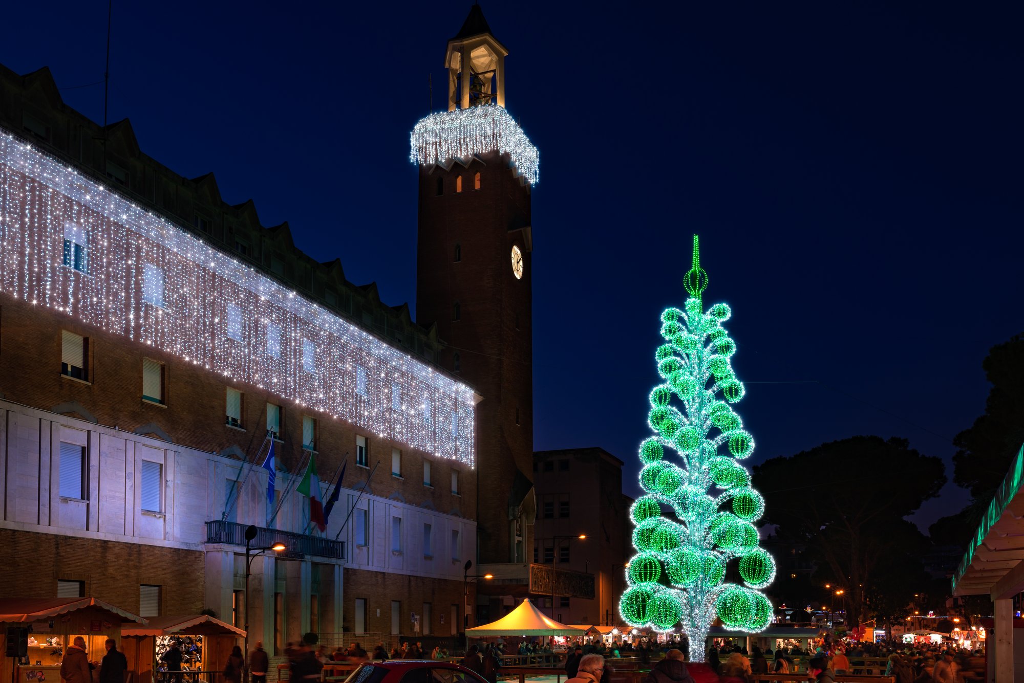 La stessa composizione luminosa illuminata di verde